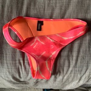 Beautiful Triangl bottom hardly ever worn!!